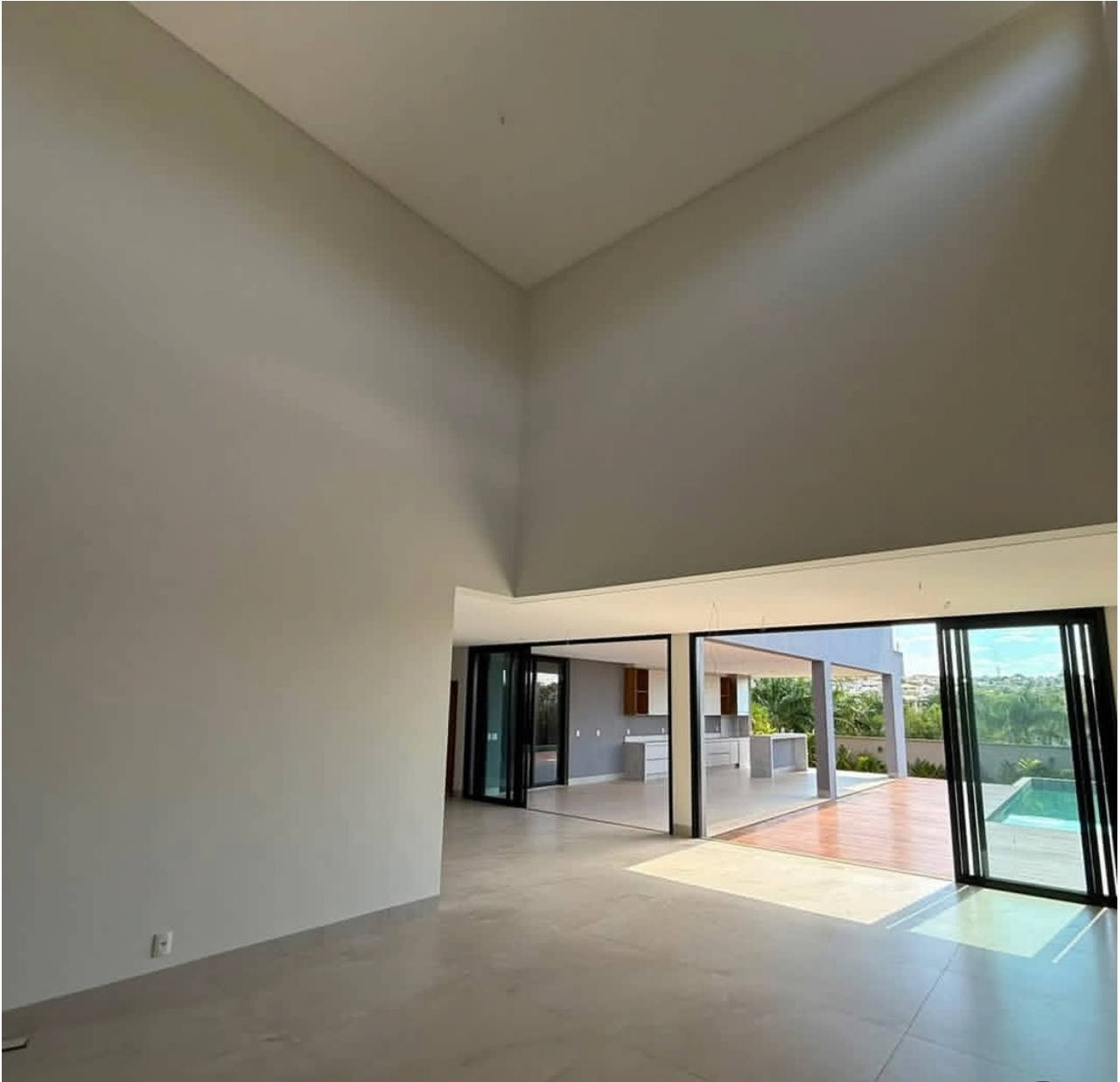 Casa nova, 4 suítes, piscina aquecida, 470 m², Alphaville Goiás — Casa em condomínio à venda em Residencial Alphaville Flamboyant (foto 6)