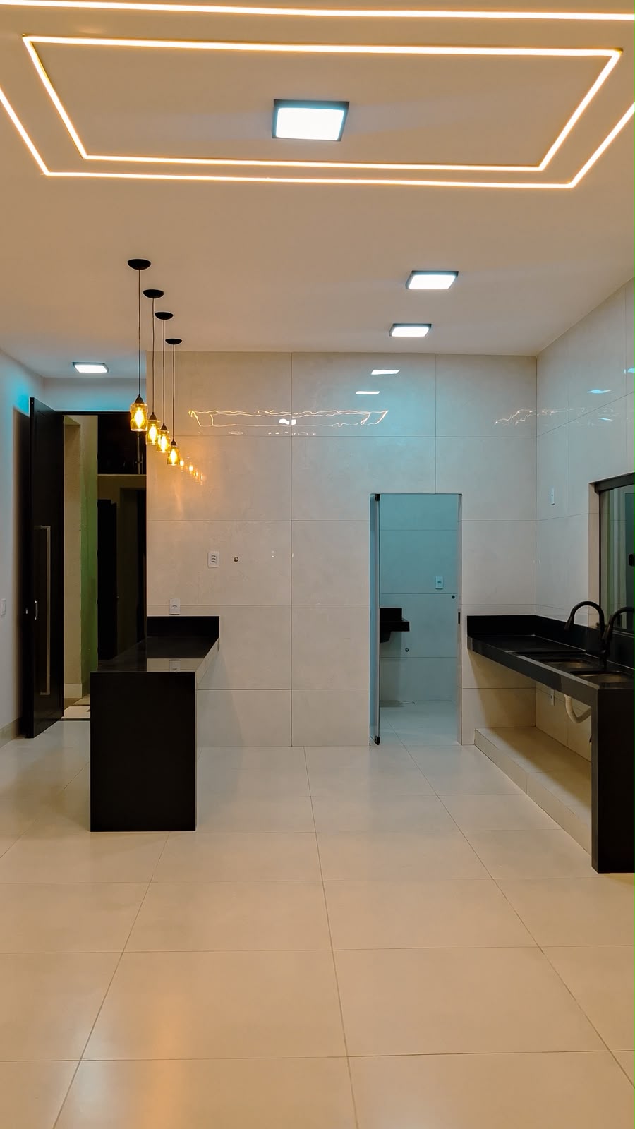 Casa com 3 suítes e piscina, Vila Brasília — miniatura 3