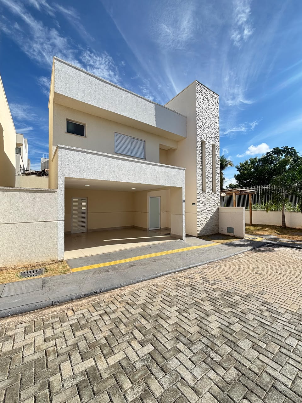 Sobrado no bairro Cardoso com 3 suítes, 150 m² e quintal privativo — Sobrado à venda em Cardoso Continuação (foto 1)