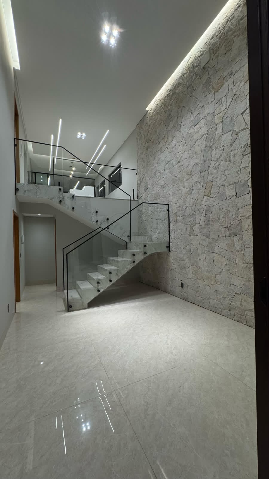 Casa em condomínio 3 quartos em Jardins Barcelona, Senador Canedo · 185 m² — miniatura 5