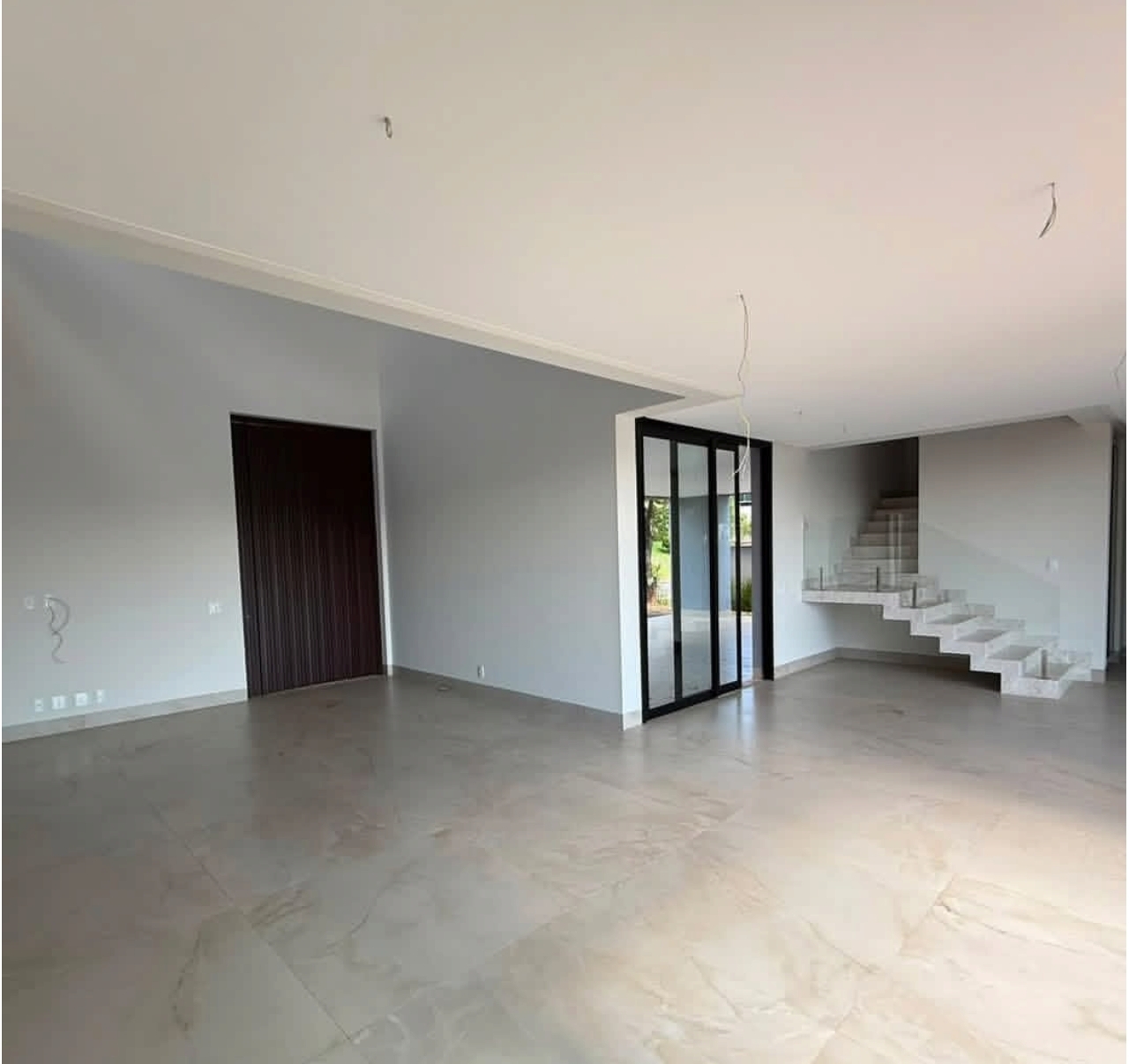 Casa nova, 4 suítes, piscina aquecida, 470 m², Alphaville Goiás — miniatura 7