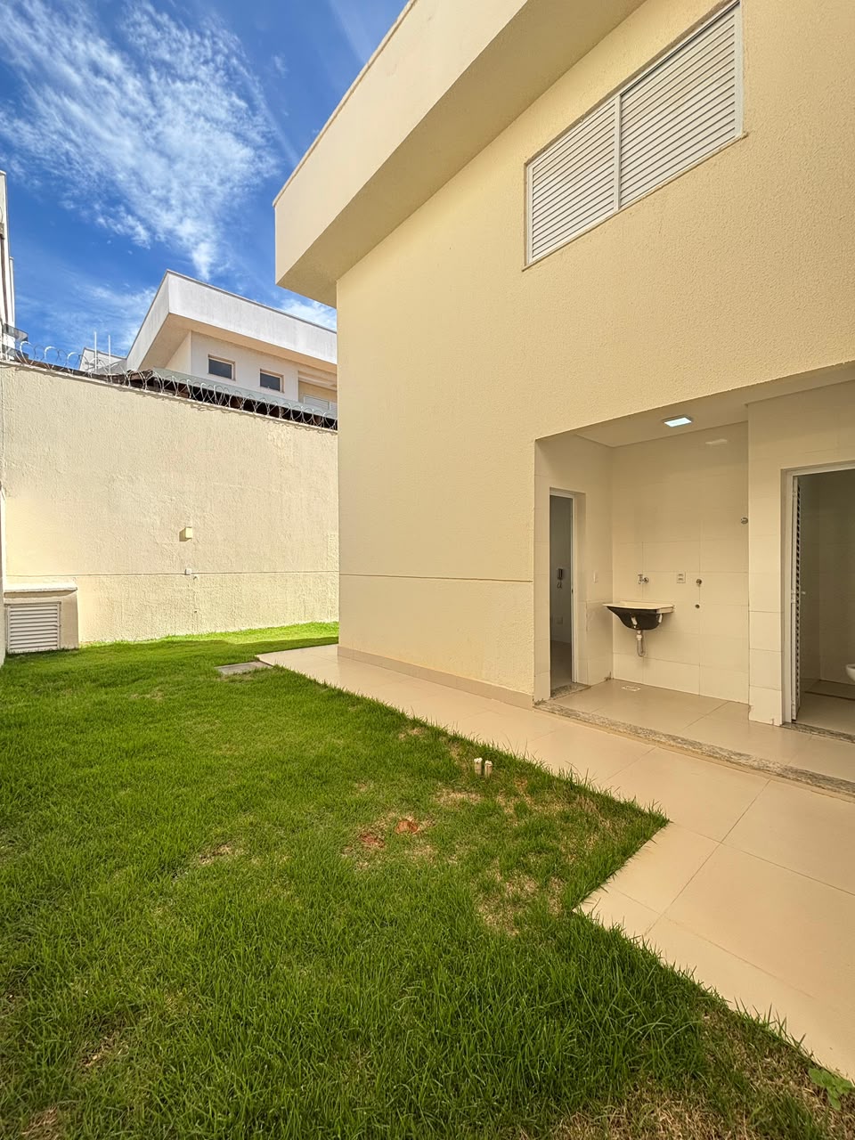 Sobrado no bairro Cardoso com 3 suítes, 150 m² e quintal privativo — miniatura 4