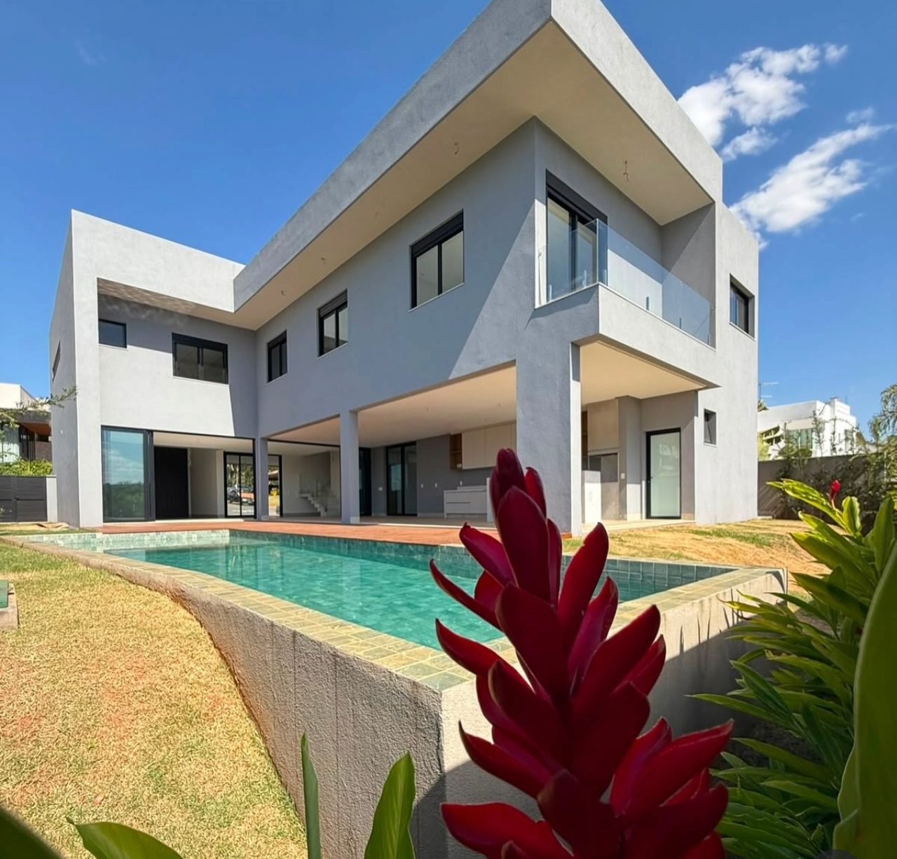 Casa nova, 4 suítes, piscina aquecida, 470 m², Alphaville Goiás — Casa em condomínio à venda em Residencial Alphaville Flamboyant (foto 2)