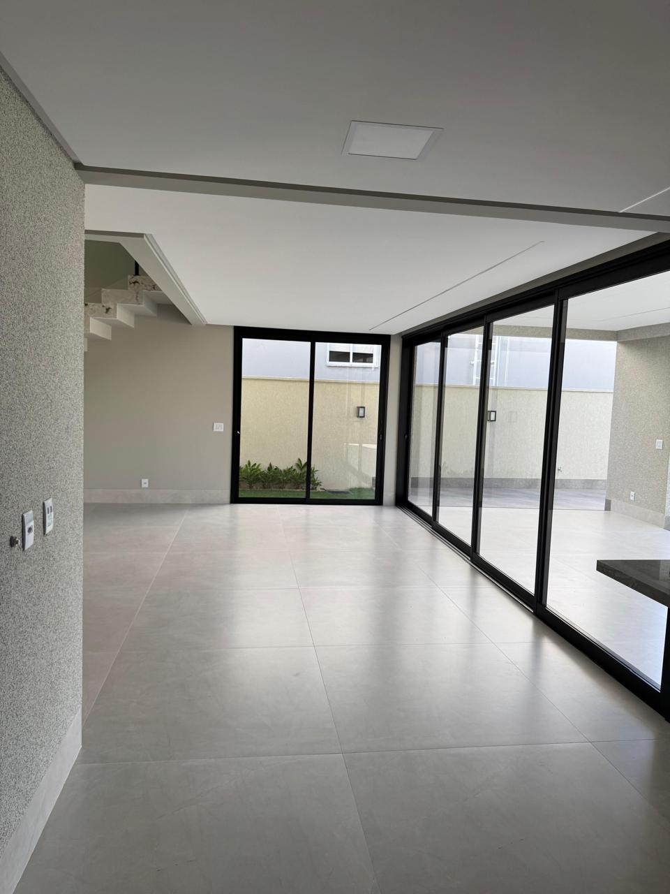 Sobrado de alto padrão com elevador privativo à venda no Portal do Sol — Casa em condomínio à venda em Residencial Goiânia Golfe Clube (foto 6)