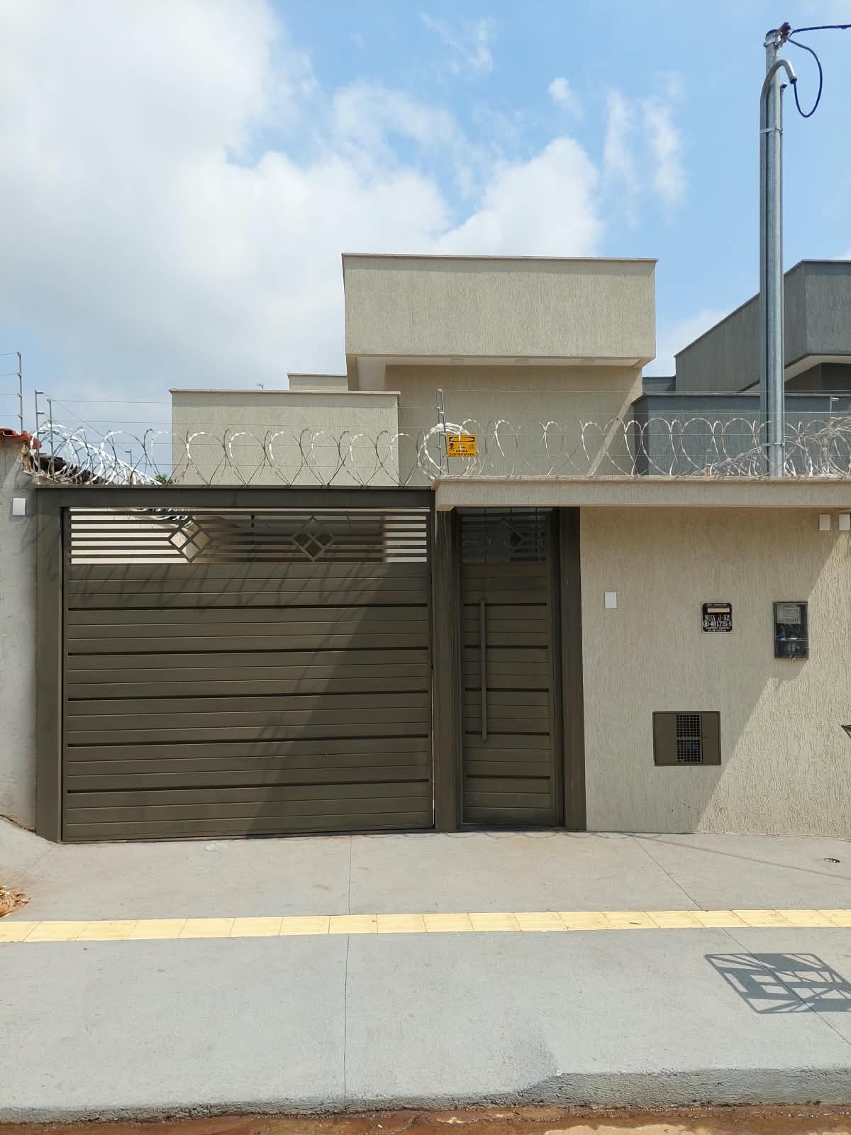 Casa 3 quartos em Mansões Paraíso, Aparecida de Goiânia — Casa à venda em Mansões Paraíso (foto 1)