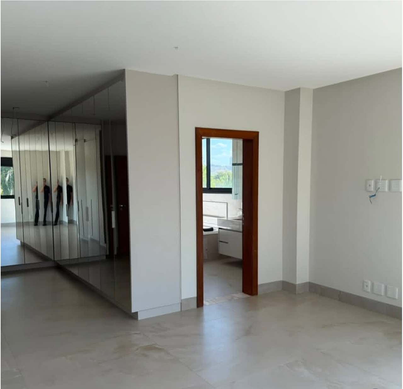 Casa nova, 4 suítes, piscina aquecida, 470 m², Alphaville Goiás — miniatura 4
